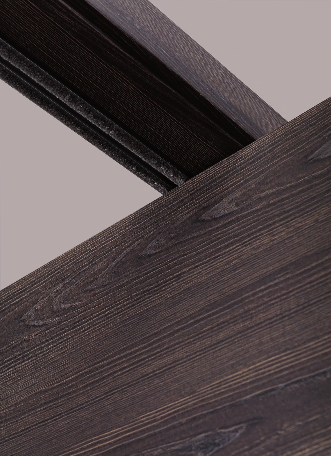 Bertolotto Materik 111M: dark door frame corner