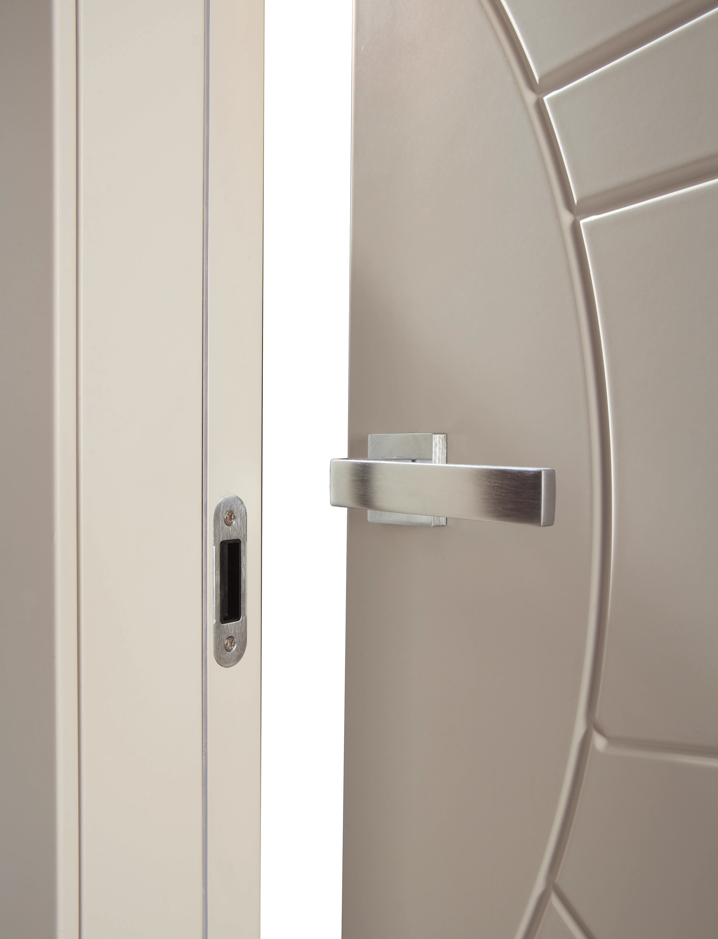 Bertolotto Costellazioni: incised door edge and handle