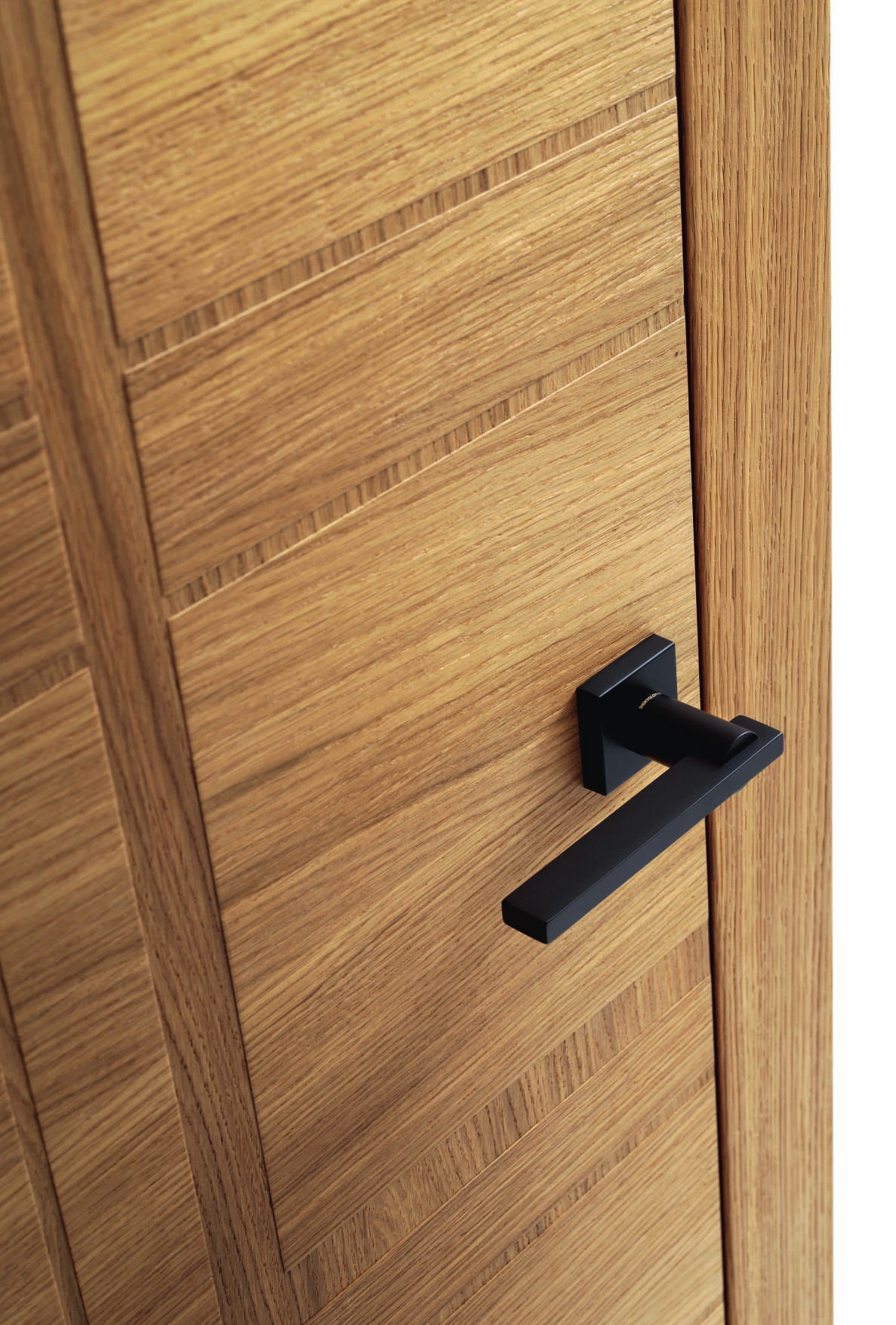 Bertolotto Intalya: oak grid pattern and handle detail