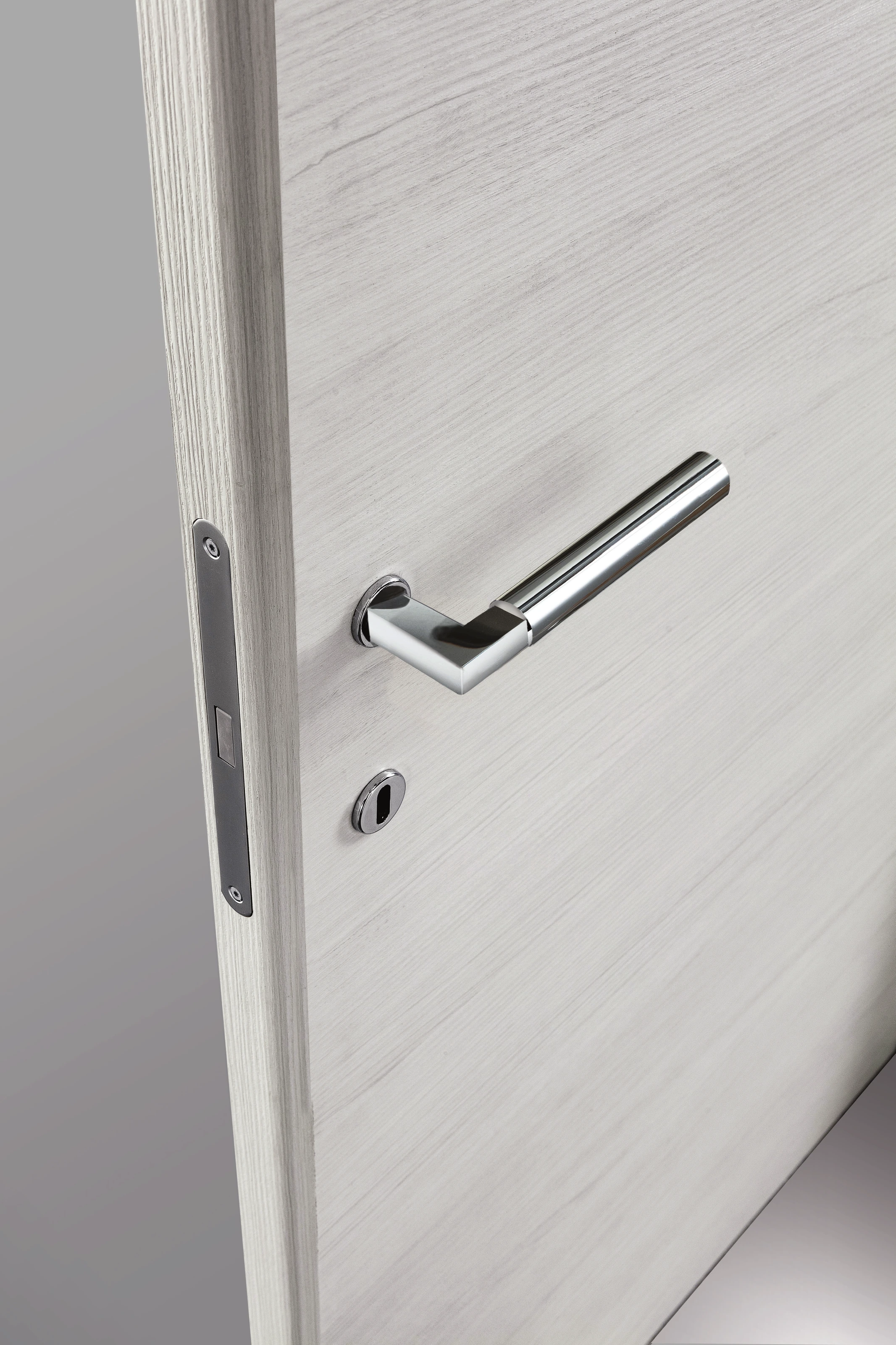 Bertolotto Grafite 111G: pale textured surface and handle