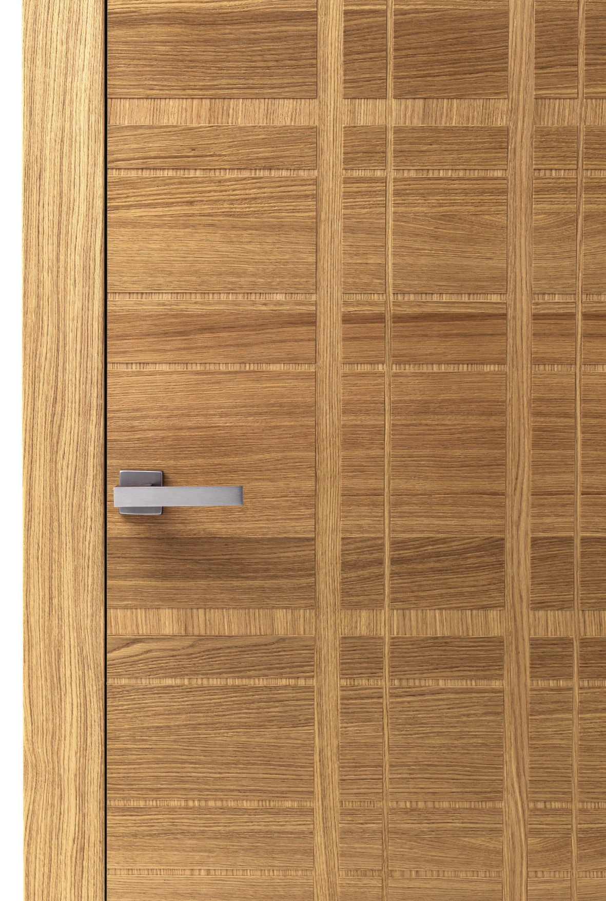 Bertolotto Intalya: grid-pattern oak door and handle