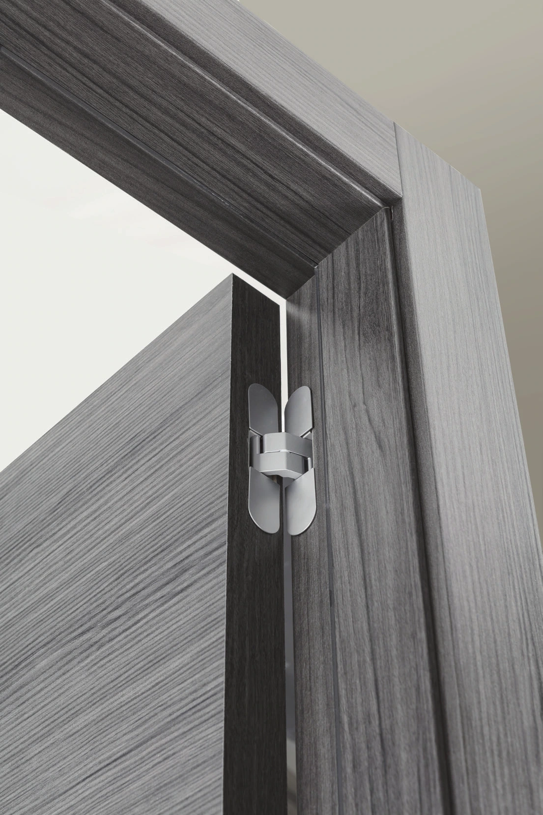 Bertolotto Grafite 111G: dark door frame corner and concealed hinge
