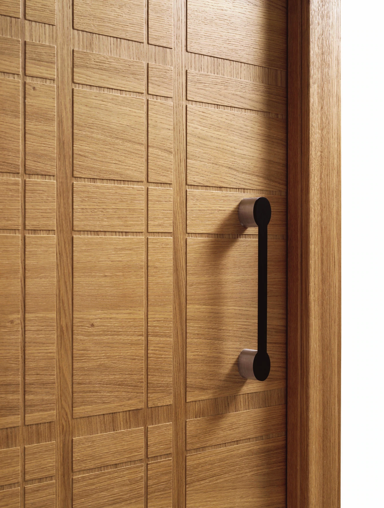Bertolotto Intalya: oak grid pattern and pull handle