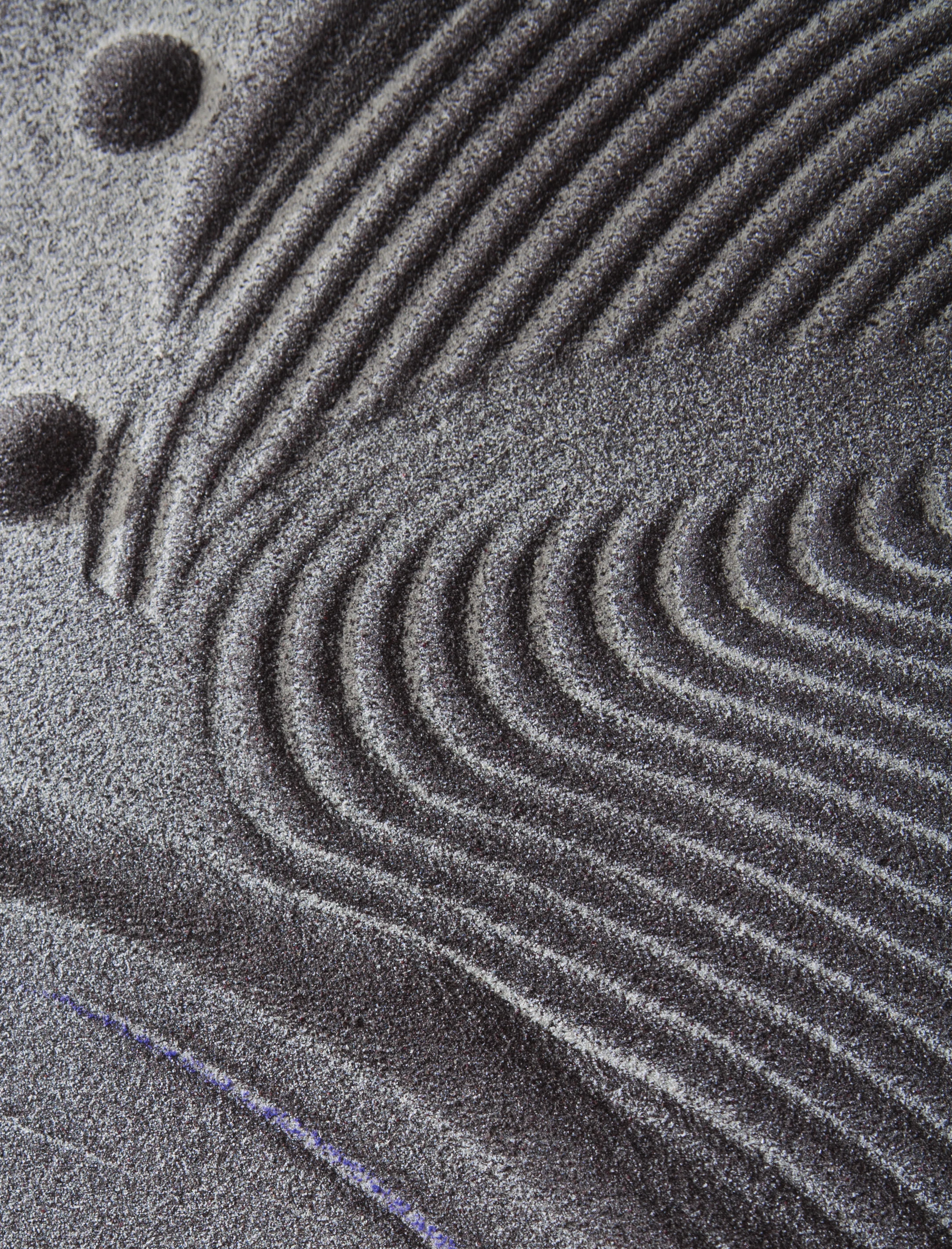 Bertolotto Casa Zen: close view of a dark sculpted surface