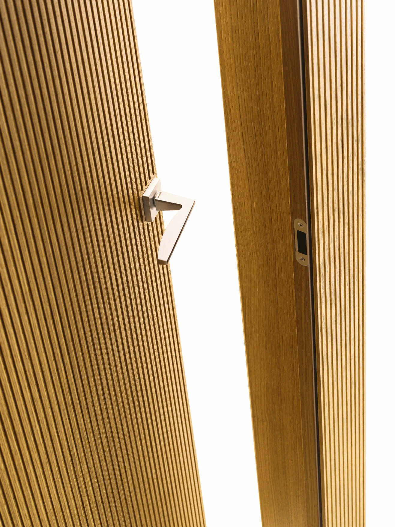 Bertolotto Millerighe: close view of a handle and oak grooves