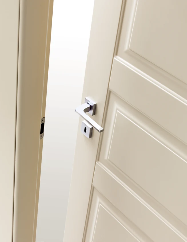 Bertolotto Panto Classica: cream panelled door and handle