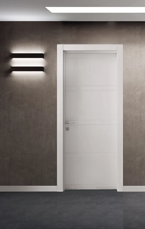 Bertolotto Panto Incise: white incised door in a hall