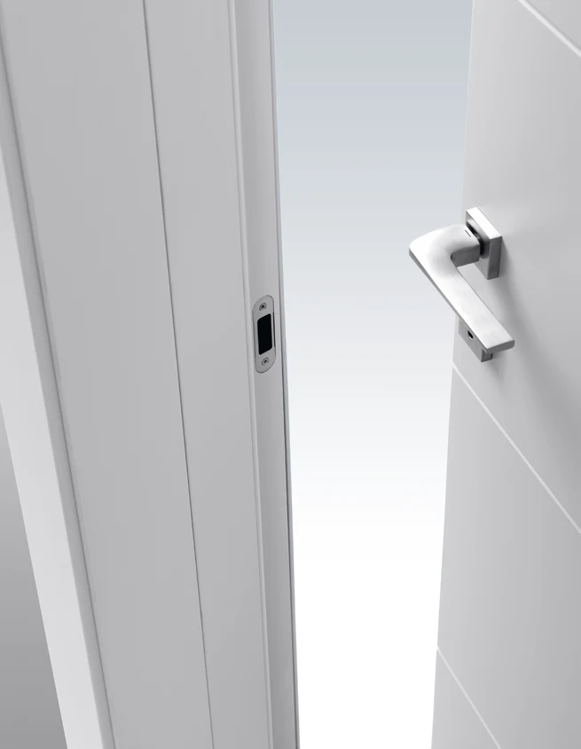 Bertolotto Panto Incise: close view of incisions in white lacquer