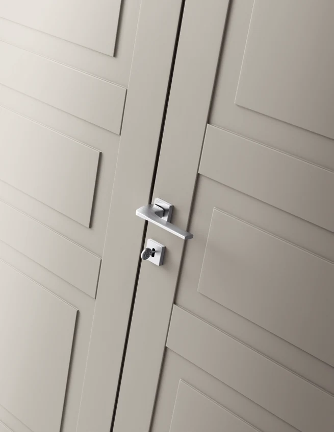 Bertolotto Panto Quadra: handle detail on a panelled door