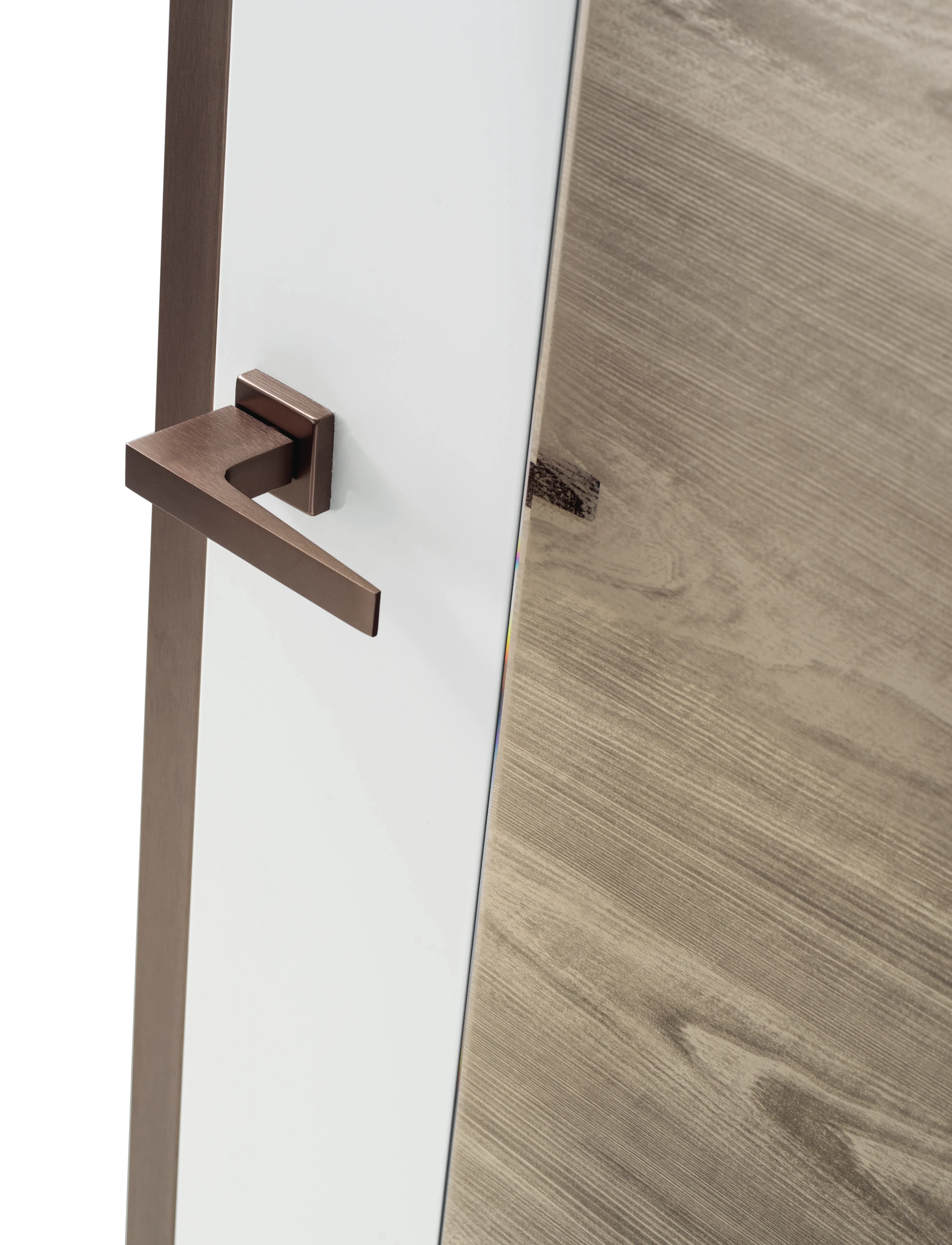 Bertolotto Reflex: handle beside a mirror inset